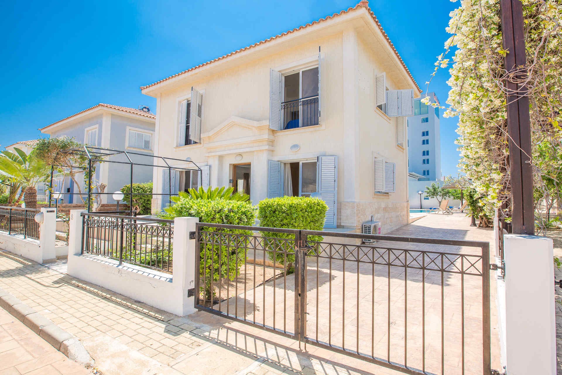 Villa Dora - 4 bedroom villa in Fig Tree Bay, Famagusta, Cyprus - photo 4