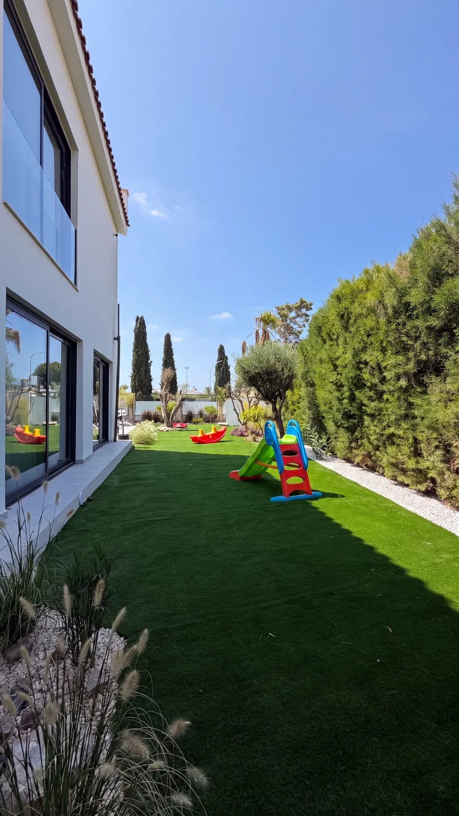 Villa Margarita side lawn, tall view