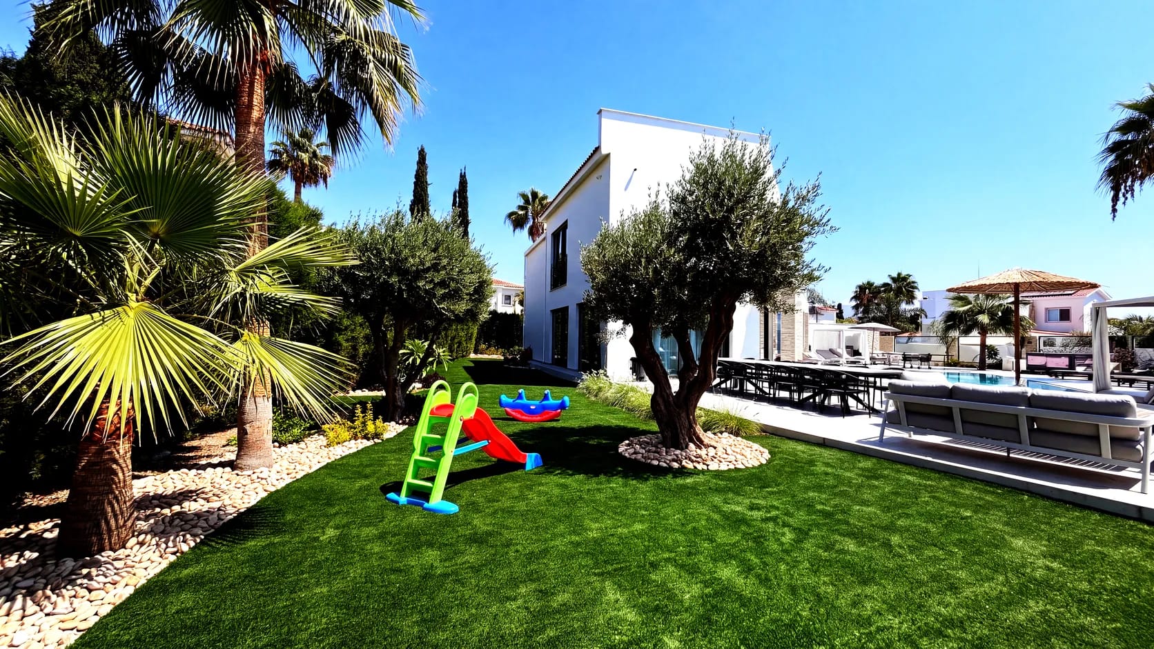 Villa Margarita garden and pool terrace