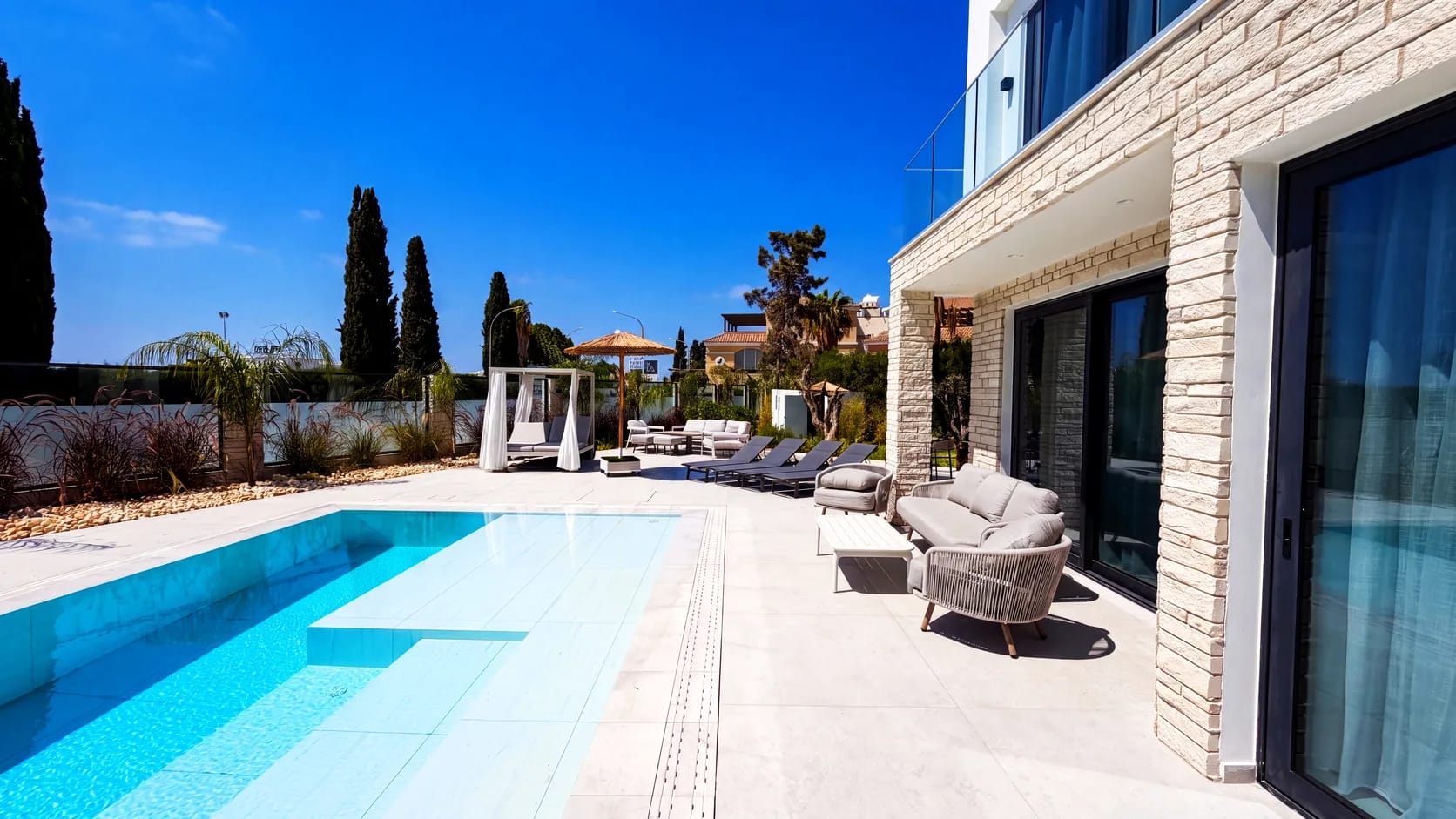 Villa Margarita pool and lounge