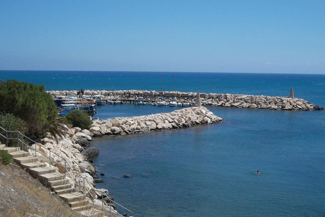 Villas in Pomos