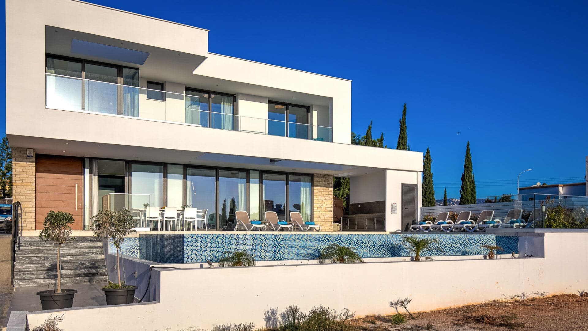 Villa Arabella - 4 bedroom villa in Coral Bay, Paphos, Cyprus - photo 2