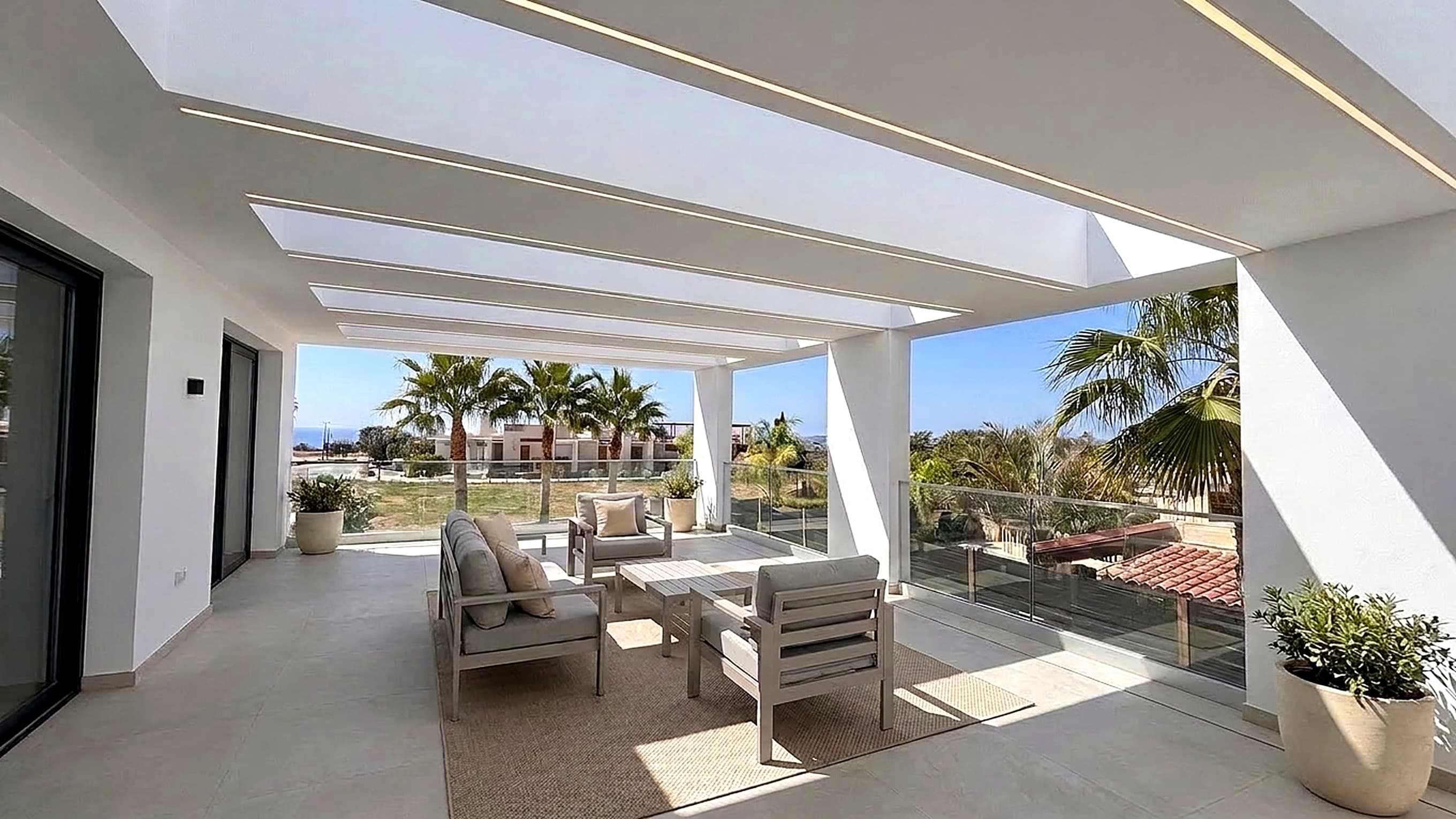 Upper terrace with sea view