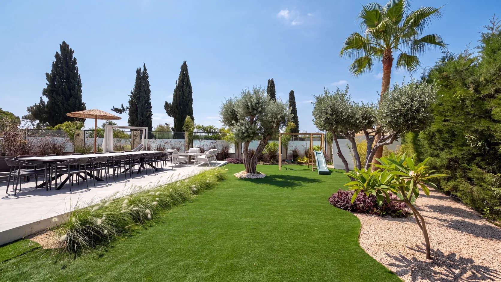 Villa Margarita garden and dining terrace
