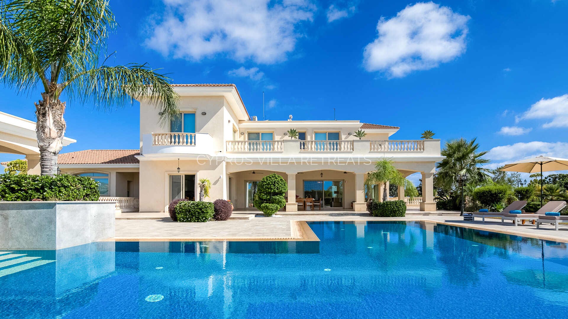 Βραδινός φωτισμός στον χώρο γάμου της Villa Dianthus στην Κύπρο